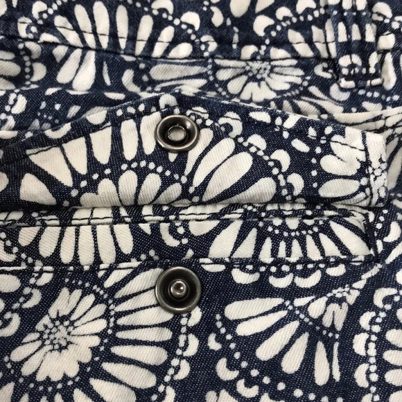 Loft Indigo Medallion Print Shorts size 10 - Picture 4 of 6